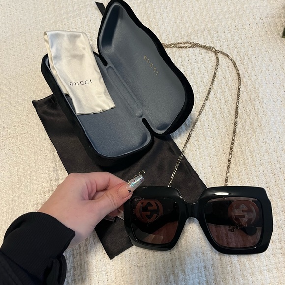 Gucci Rectangular sunglasses with chain - Picture 7 of 16